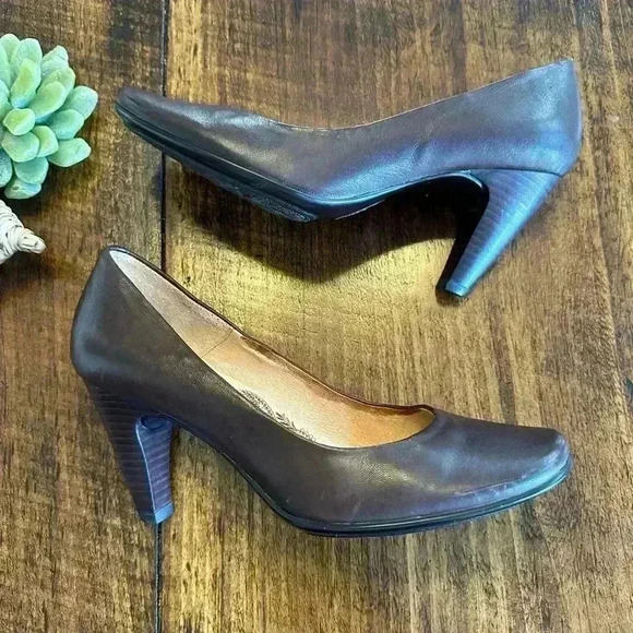 Sofft | Brown Soft Genuine Leather Pumps - Picture 5 of 7